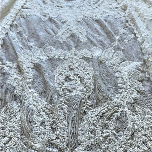 Elegant Lace Kimono Cardigan - Picture 4 of 10